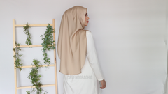 Malika satin instant shawl Champagne