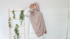 Malika satin long shawl Khakigrey