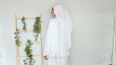 Malika satin long shawl PearlWhite