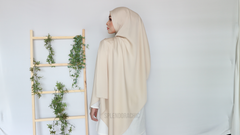 Malika satin long shawl Cream