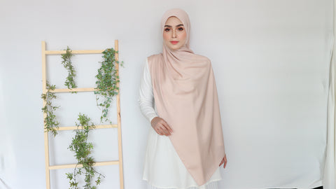 Malika satin long shawl Apricotbeige