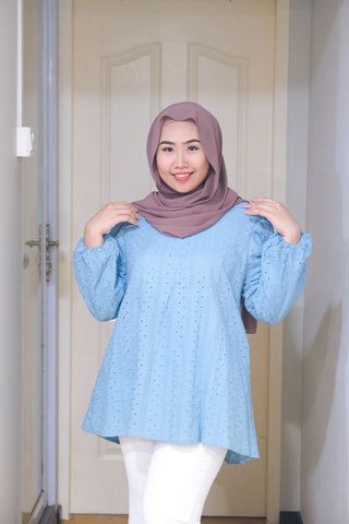 Charlotte eyelet basic balloon sleeve top