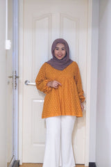 Scarlett eyelet puff balloon sleeve top